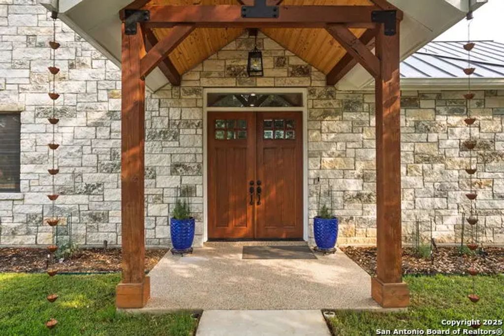 1133 Horseshoe Falls, Bandera