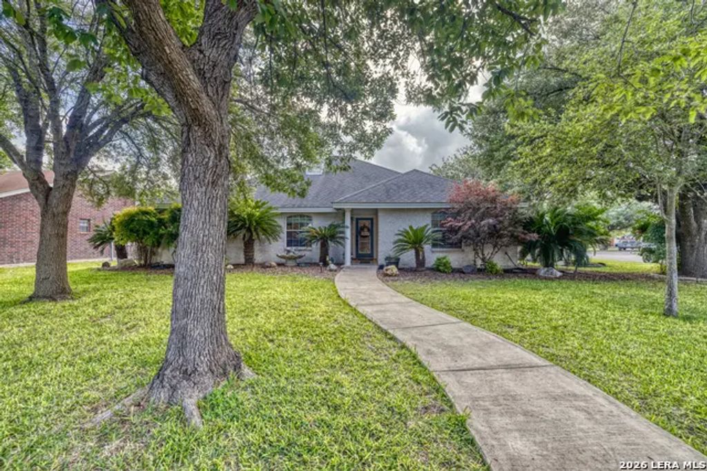 633 Sunrise Ave, Uvalde