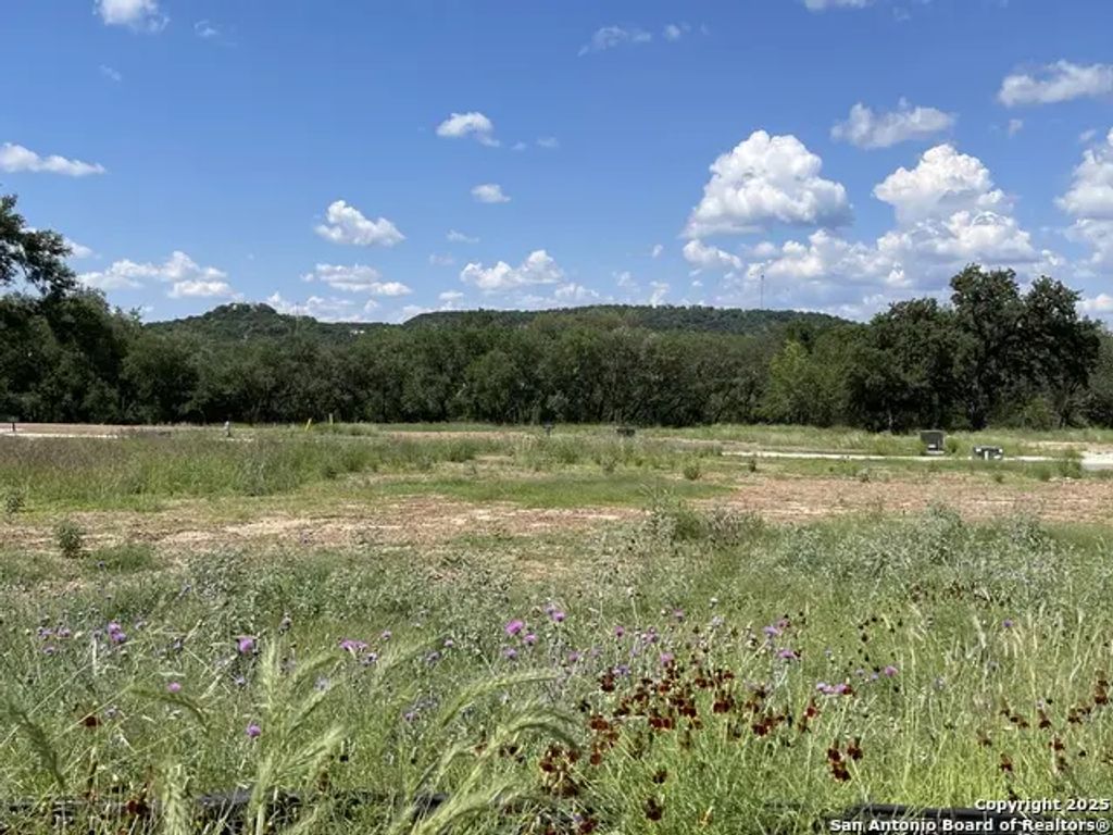 24630 Cliff Line, San Antonio