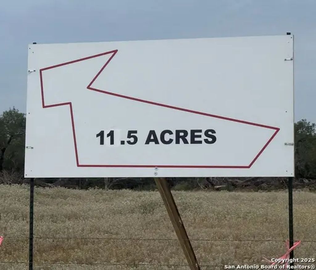 1404 Us Highway 87 W, Stockdale