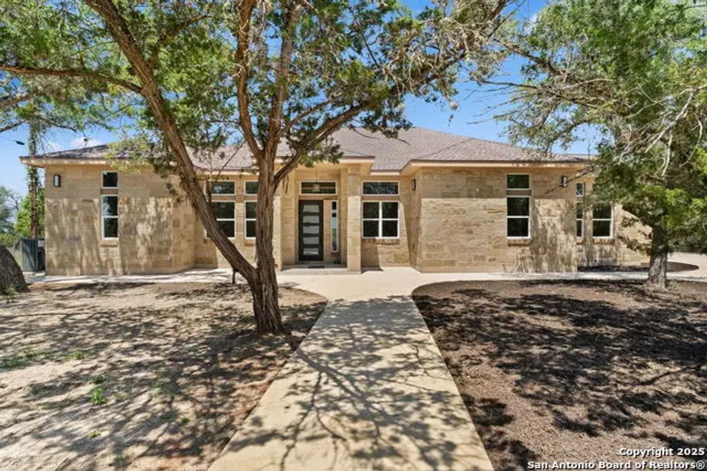 1424 Cattail Dr, Canyon Lake