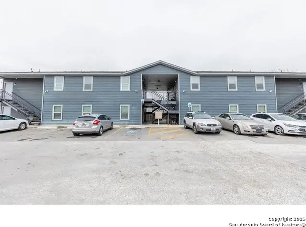 8111 Landing, San Antonio