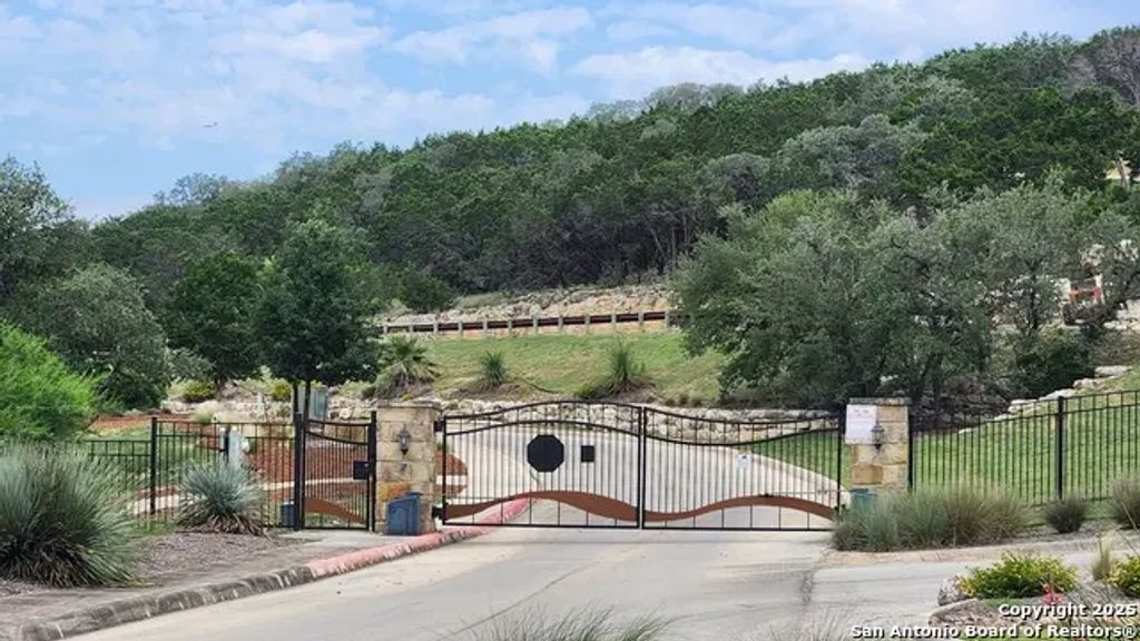 502 Winding Ravine, San Antonio