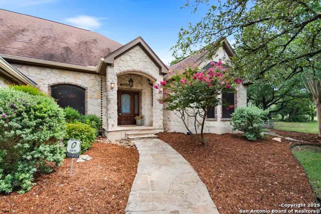 106 Oak Meadow Ln, Boerne