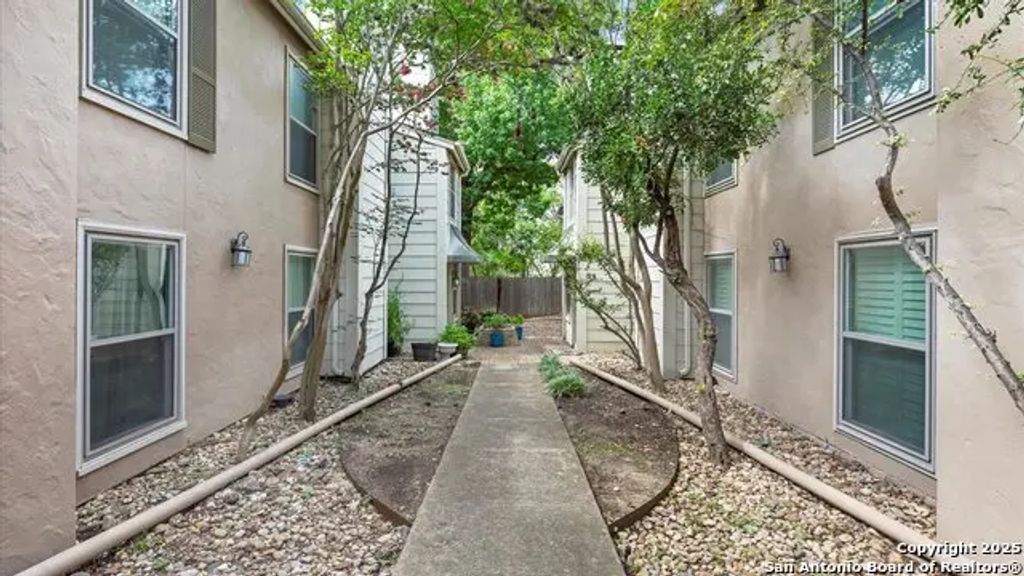 2300 Nacogdoches O-160, San Antonio