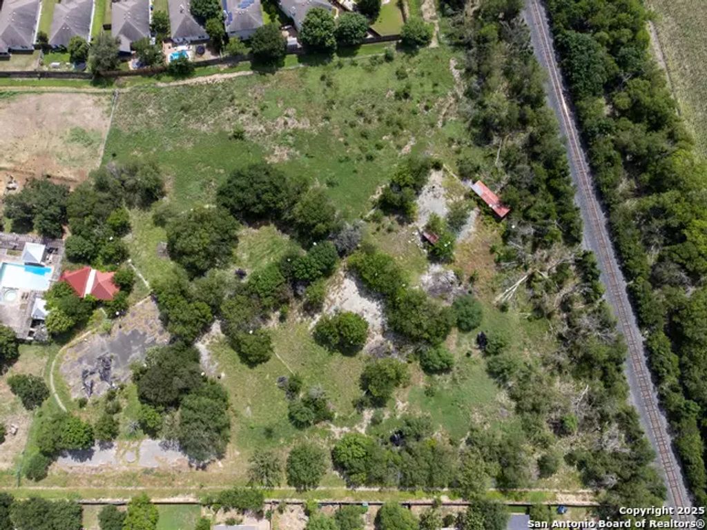 16315 Lookout, Selma