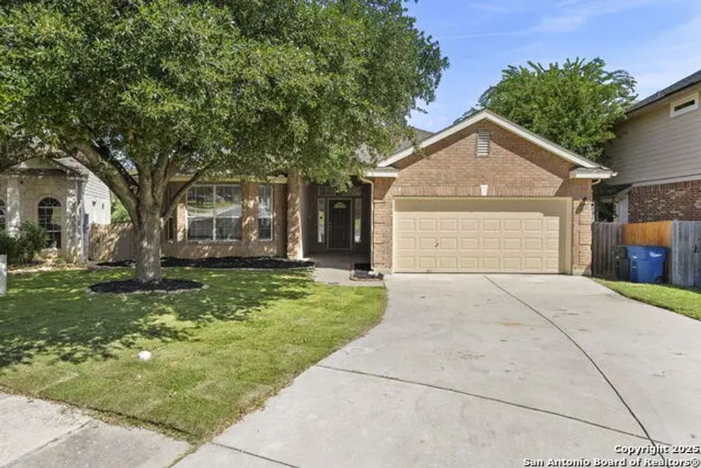 665 La Bahia Loop, New Braunfels