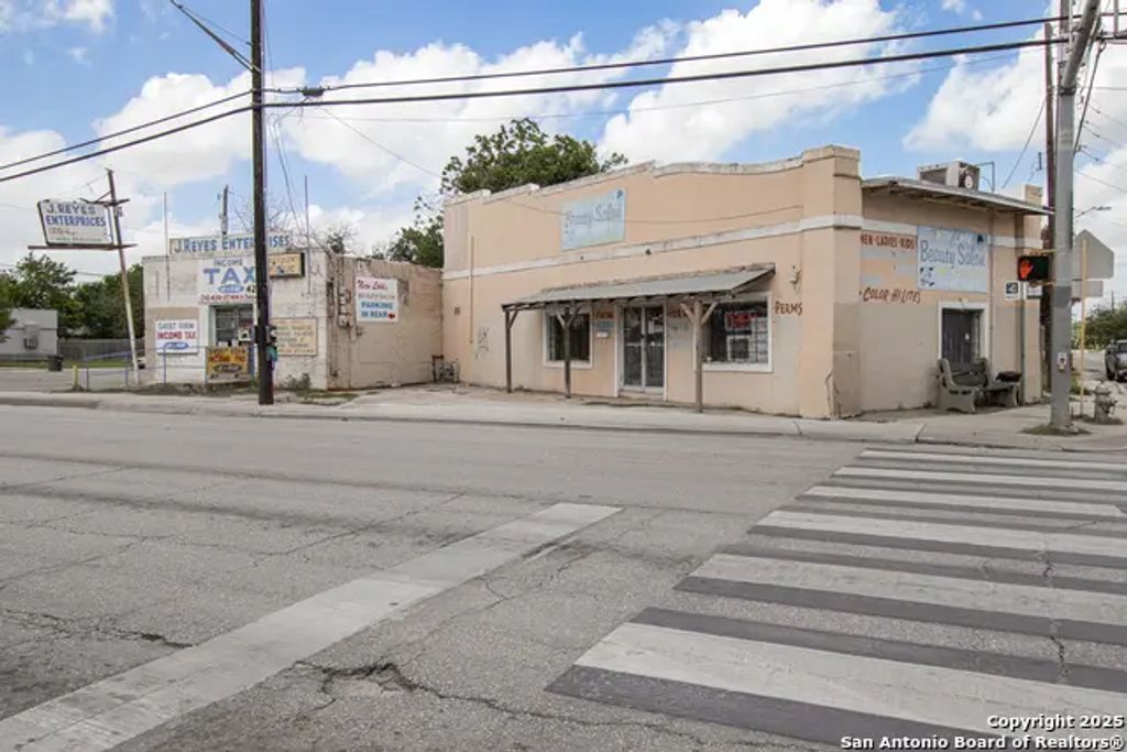 425-423 N Zarzamora, San Antonio