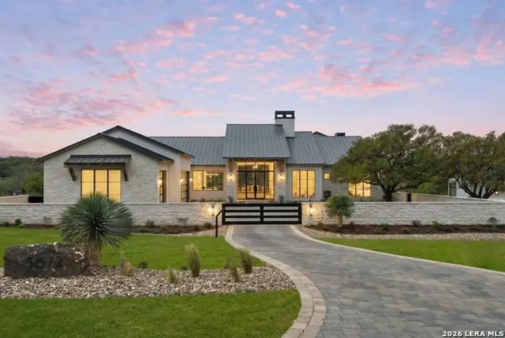 3672 Clubs Dr, Boerne