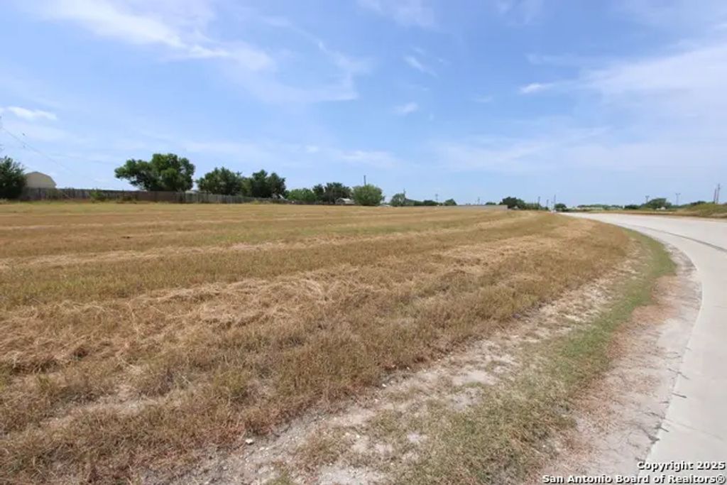 Lot 81-88 Blk A Nottingham Ln, Kenedy