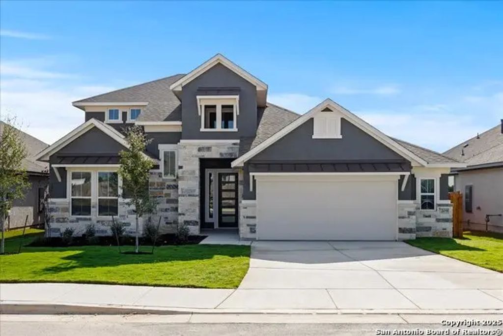 209 Sawtooth Oak, Seguin