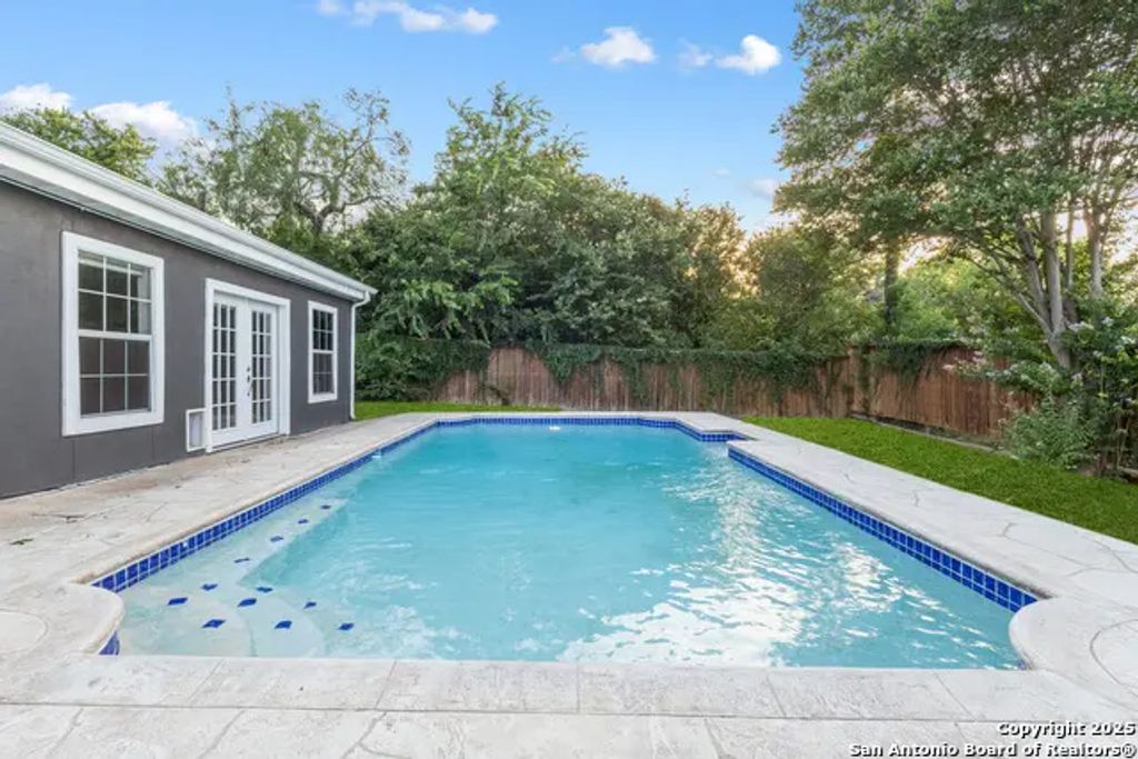 929 Morningside, Terrell Hills