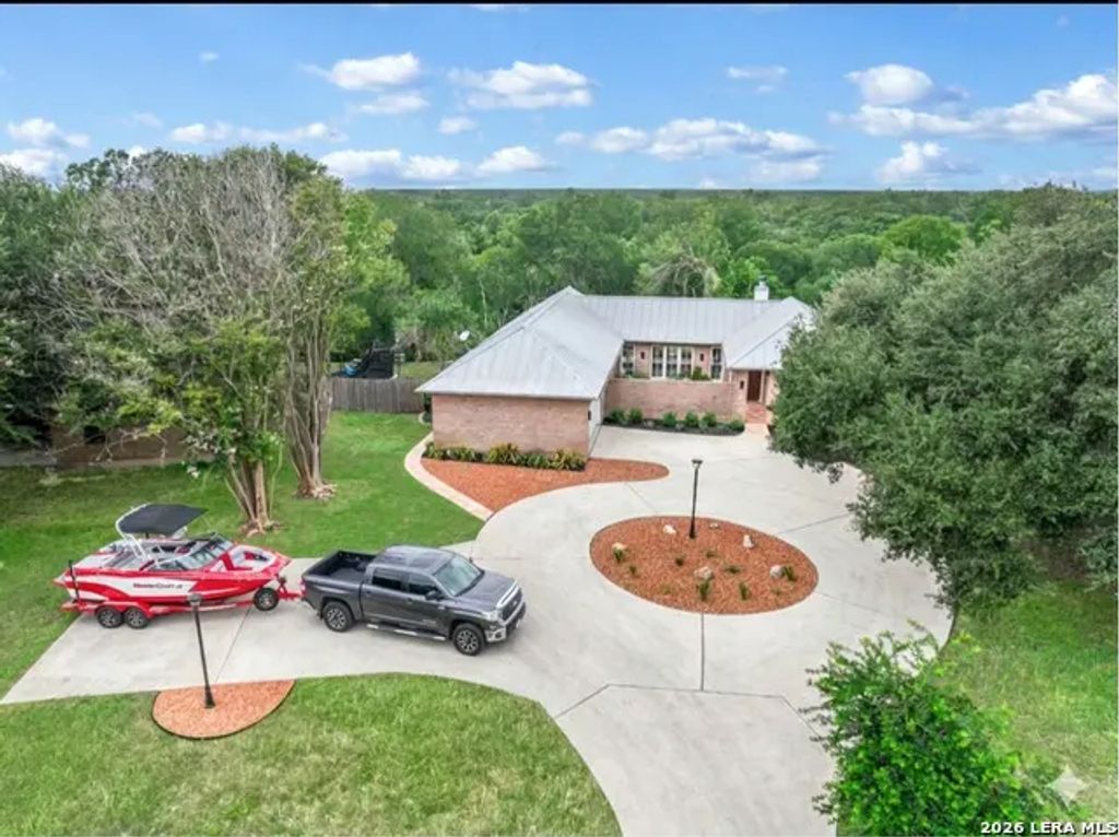352 Ridge Crest, Seguin