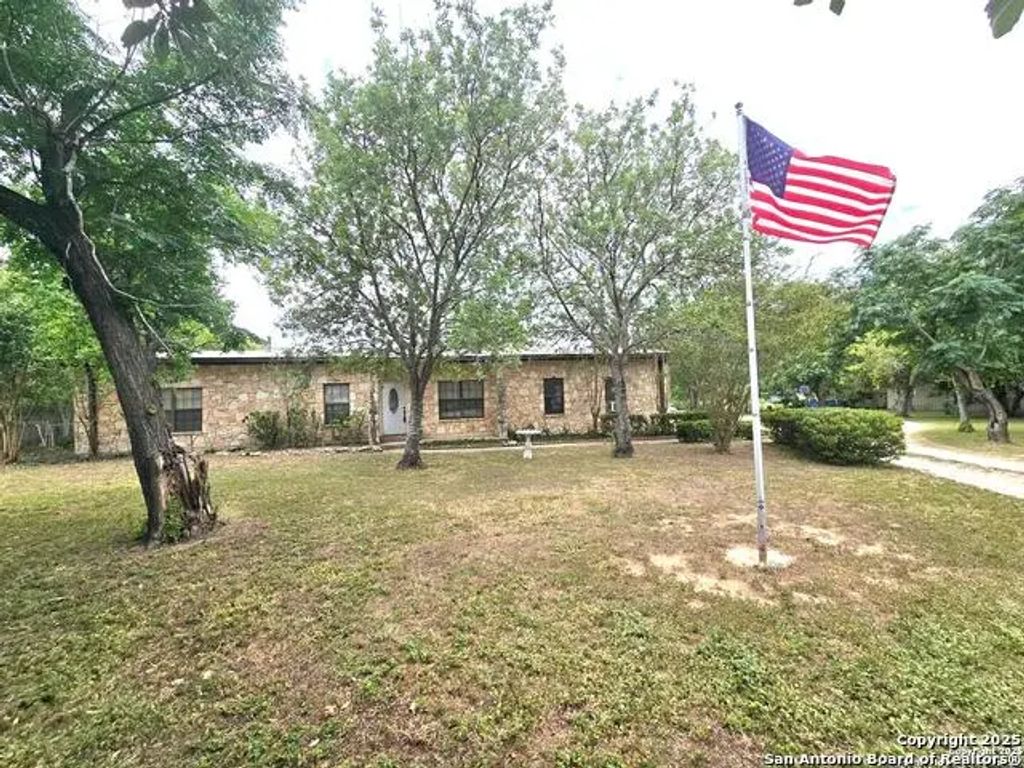 8360 James, Somerset