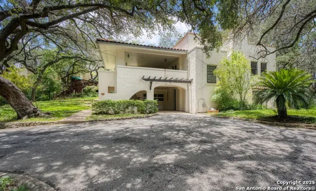 5351 Fredericksburg, San Antonio