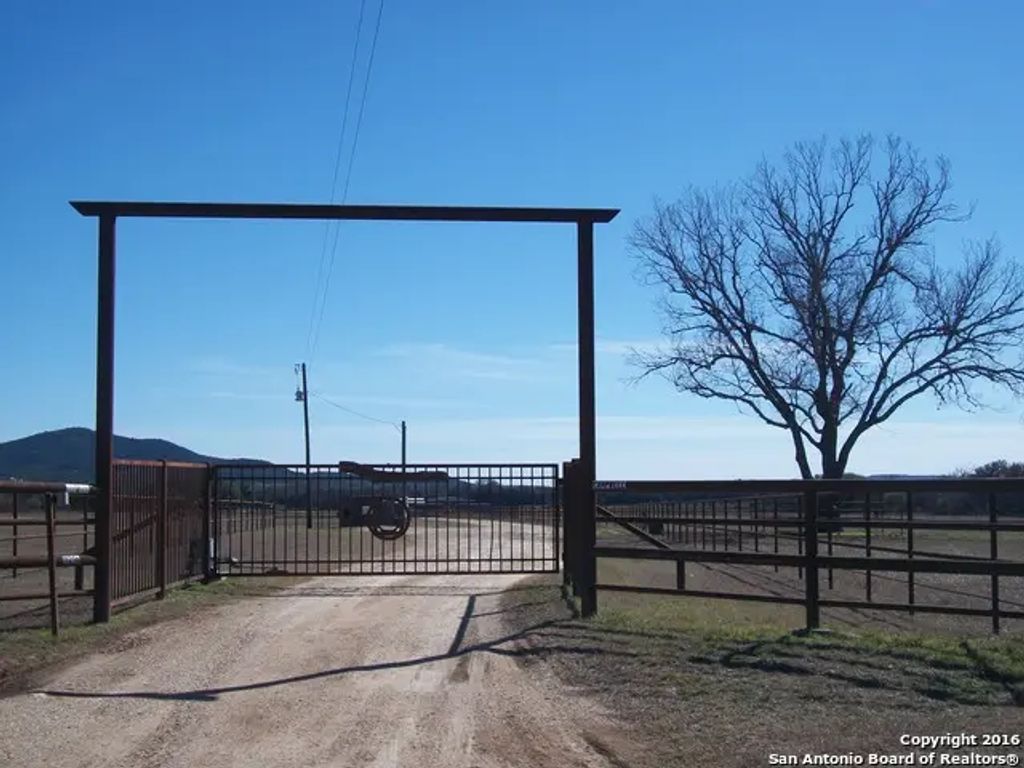 11217 Fm 470, Tarpley