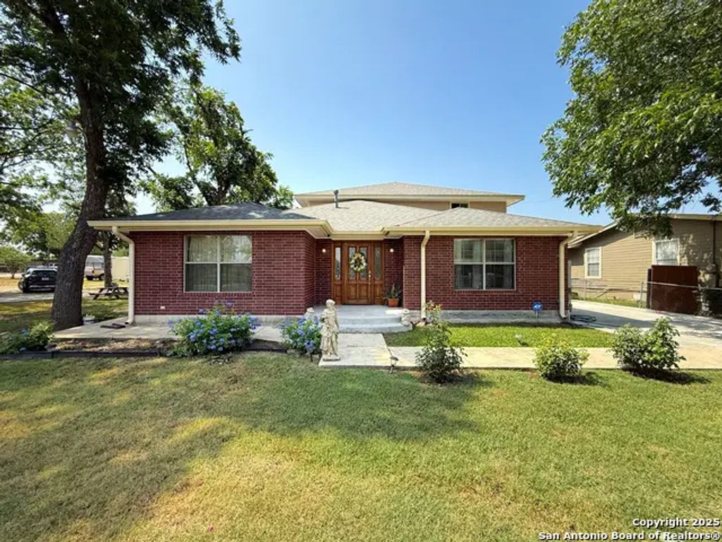 710 W Baetz Blvd., San Antonio