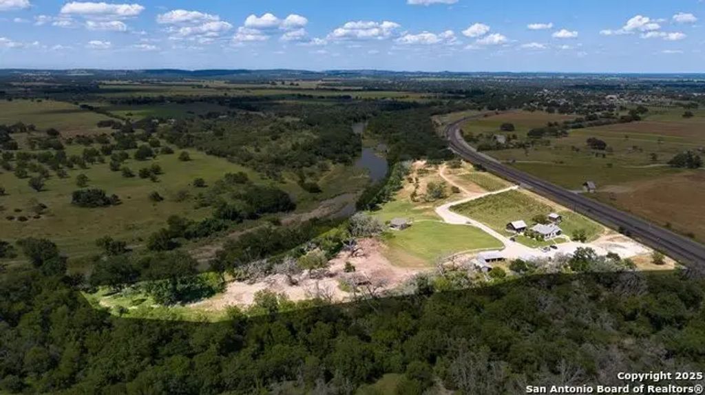 13502 Us Hwy 290, Stonewall