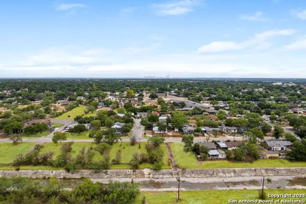 526 E Ansley St, San Antonio