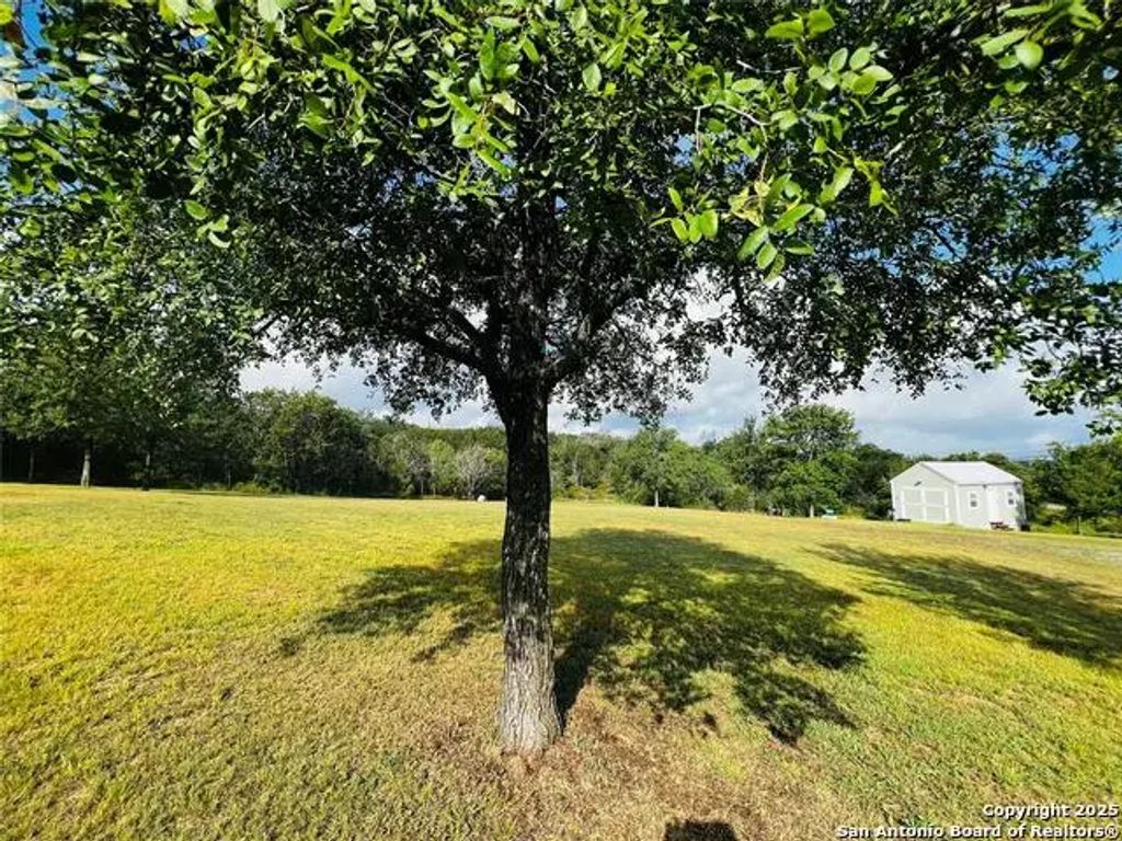 38 Taylor Dr, Horseshoe Bay