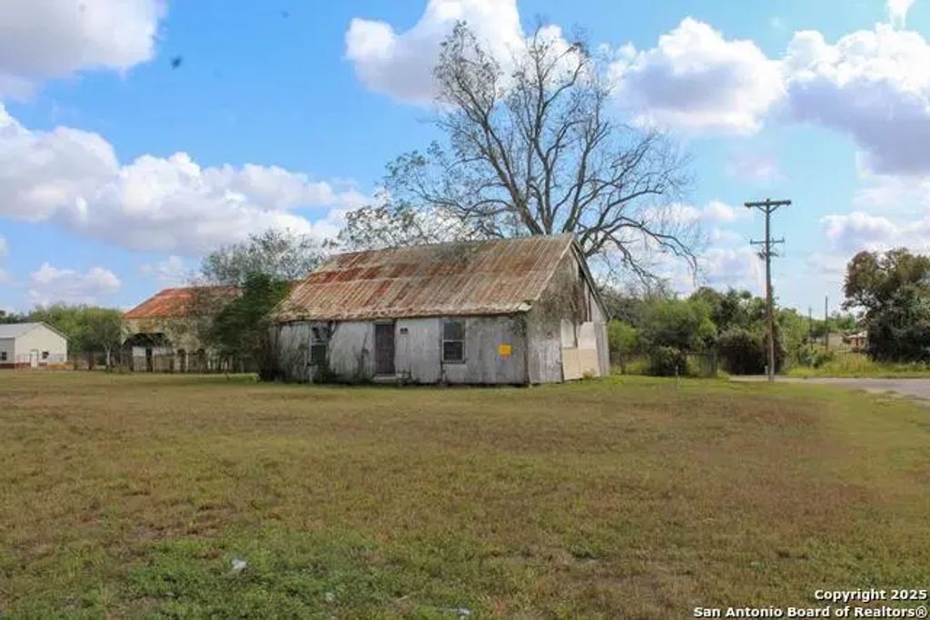 315 Lloyd Bentsen Hwy, Beeville