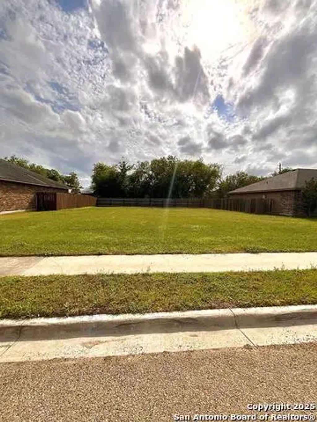 1011 Bluecrest, Beeville