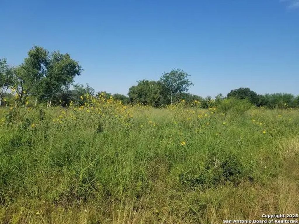 W Fm 673, Beeville