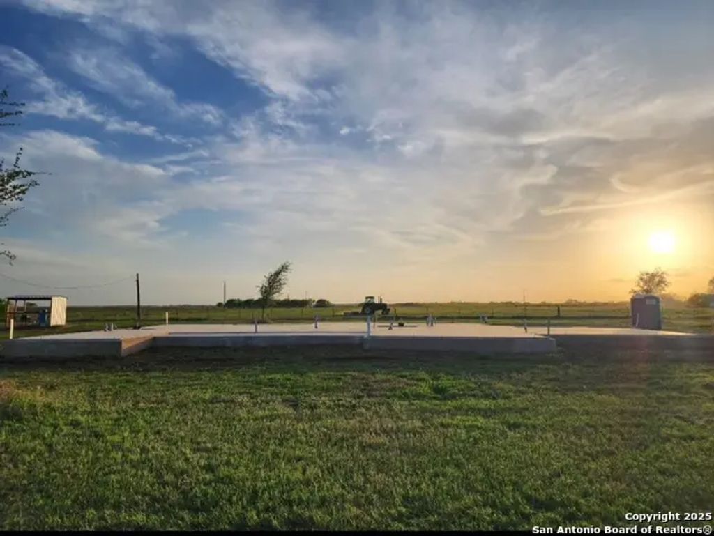 420 Cr 137, Floresville