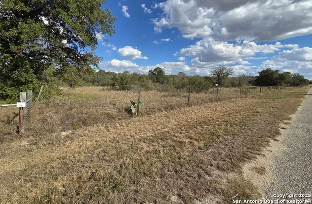 1830 Clear Lake, Poteet