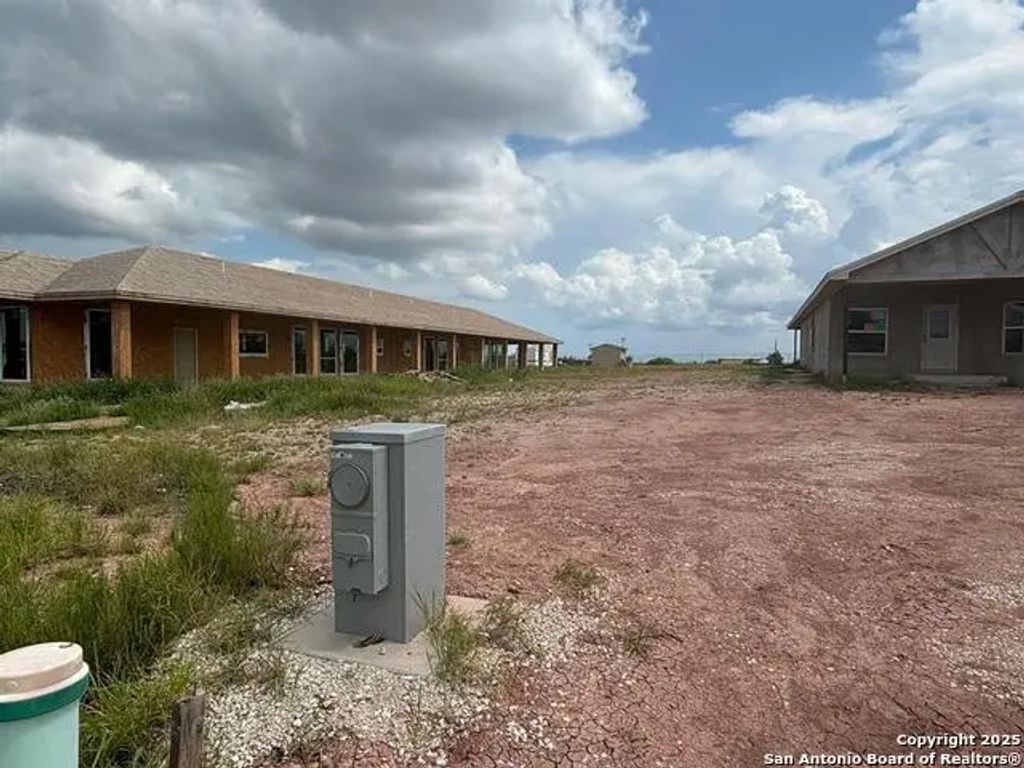 8215 Mejia Rd, Laredo