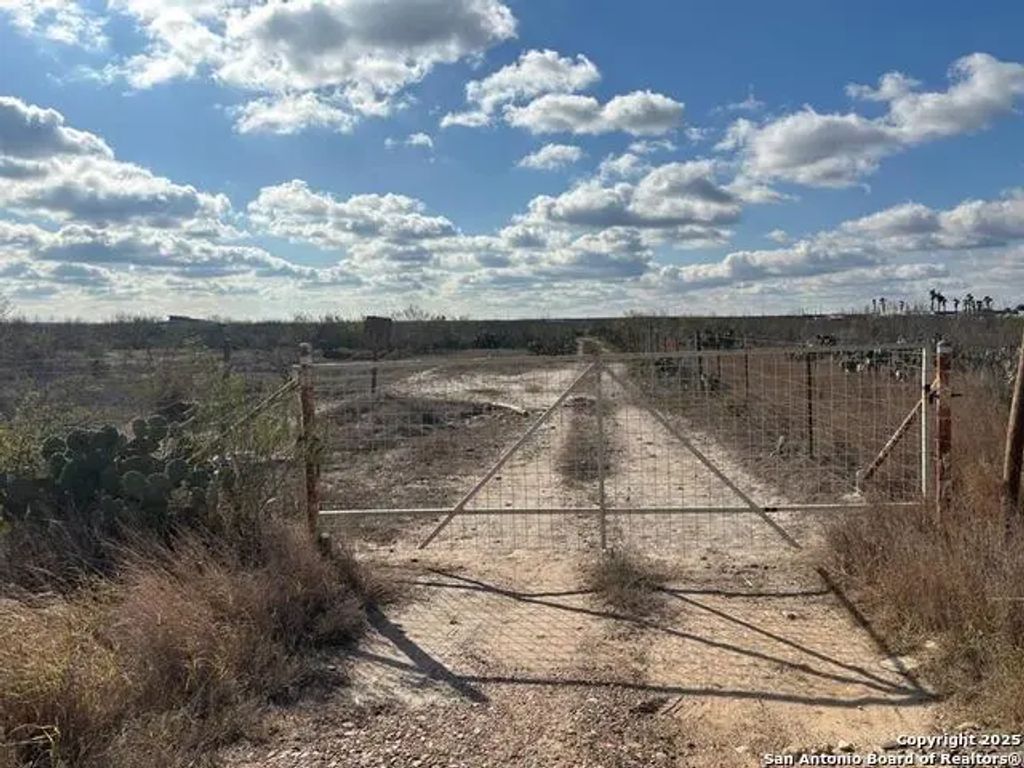 1300 Don Antonio Rd, Laredo