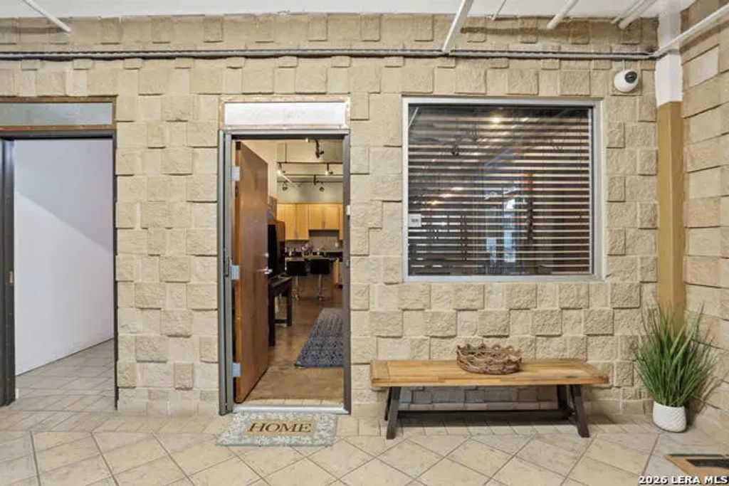 1339 S Flores 105b, San Antonio