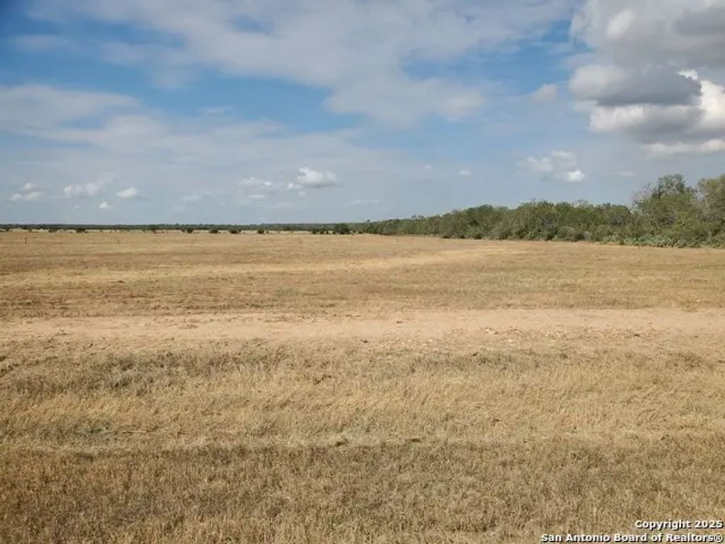 906 County Road 1670, Moore