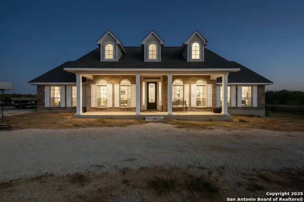 1141 County Road 337, Charlotte