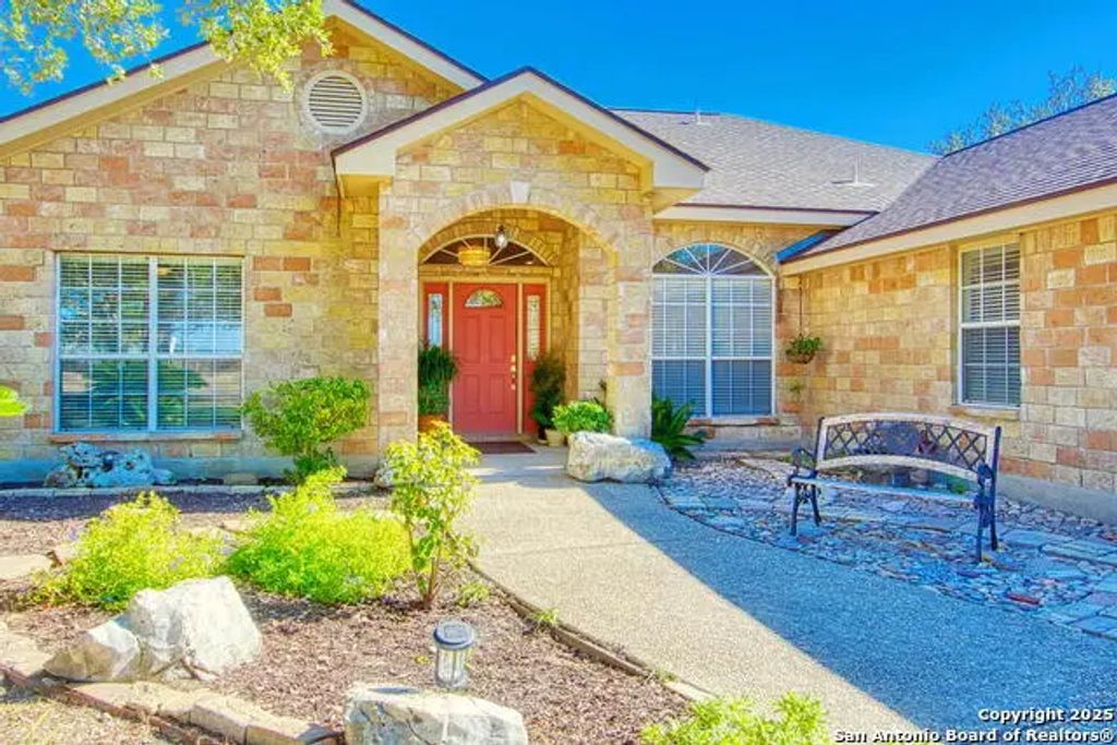 15260 Miller Rd, St Hedwig