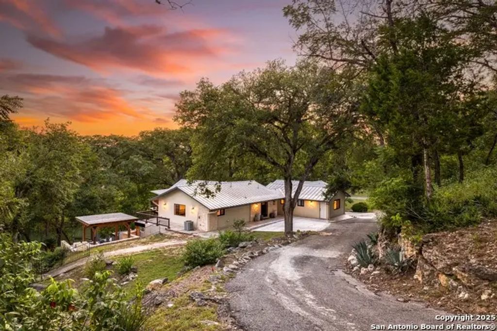 2865 Edgegrove, Canyon Lake