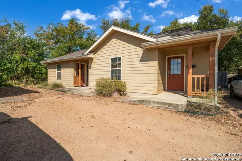 920 E Blanco, Boerne