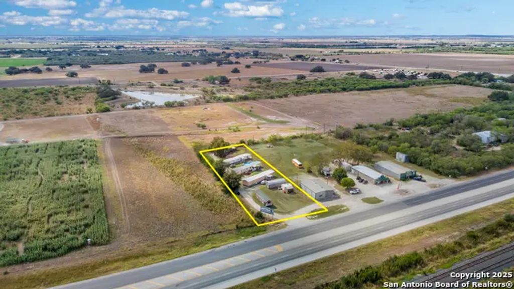 701 Hwy 90, Hondo