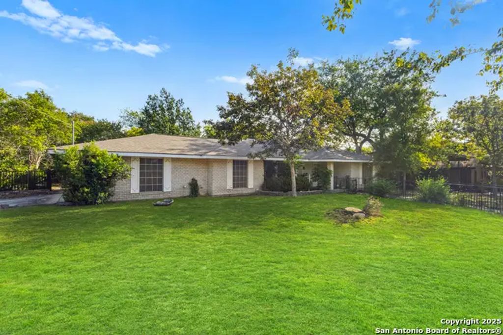 6041 Trone Trail, Leon Valley