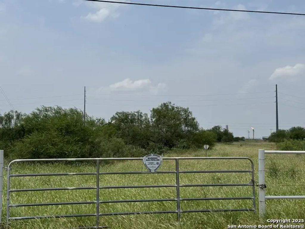2550 Interstate 35, Cotulla