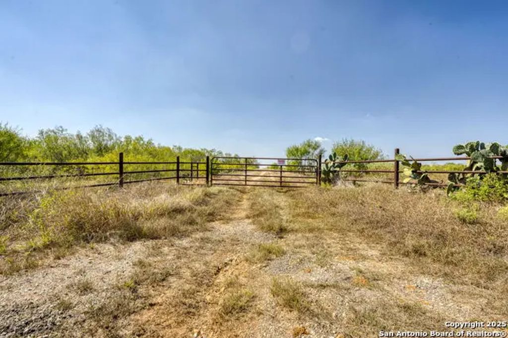 3530 E Cr 331, Jourdanton