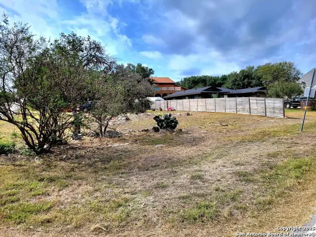 2566 Glenn Dr, Canyon Lake