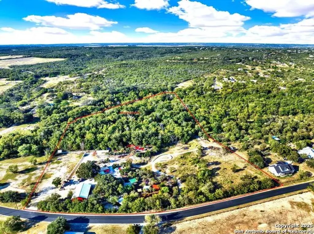1877 County Road 4713, LaCoste