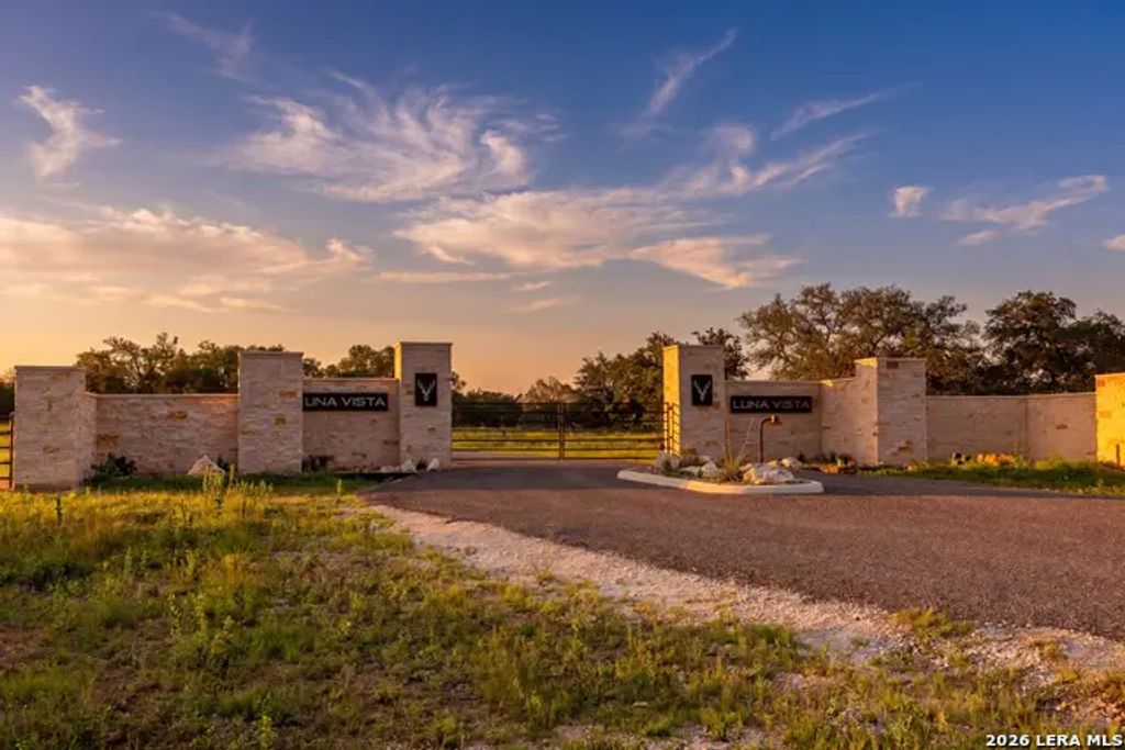 241 Dark Sky Path, Kerrville
