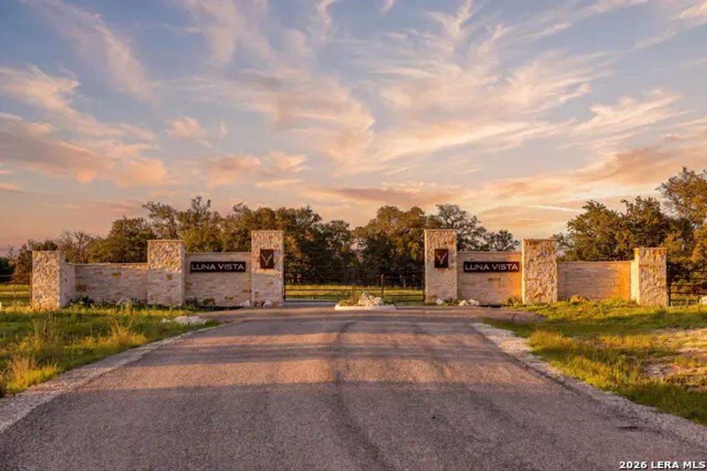 493 Dark Sky Path, Kerrville