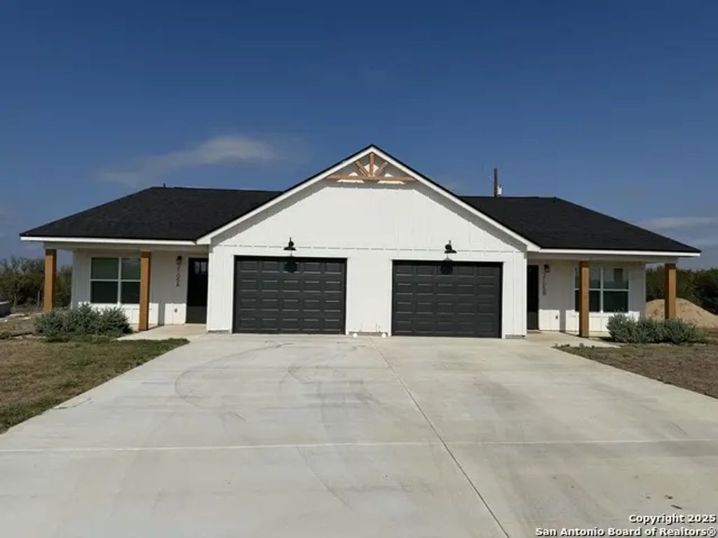 2105 Vista Rosa, Three Rivers