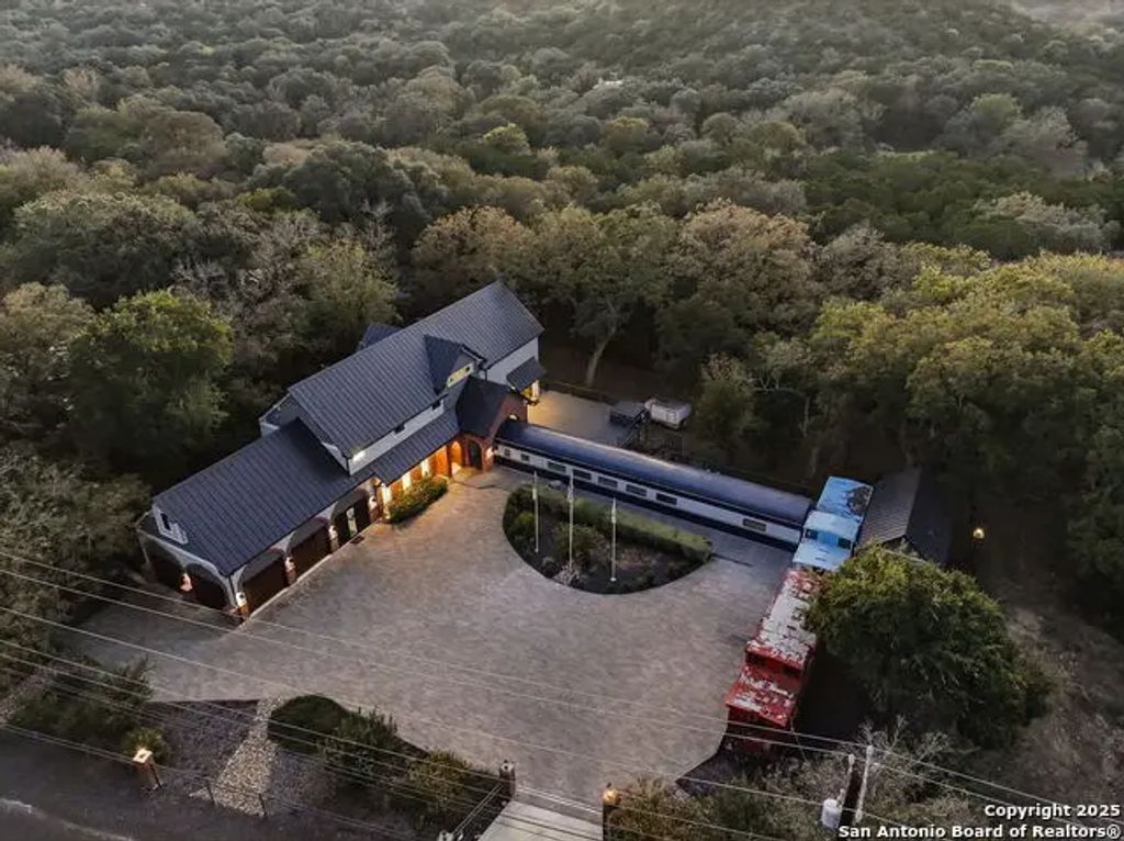 20053 Scenic Loop Rd, Helotes