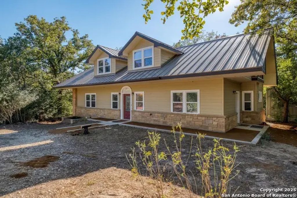 123 Bowie, Luling