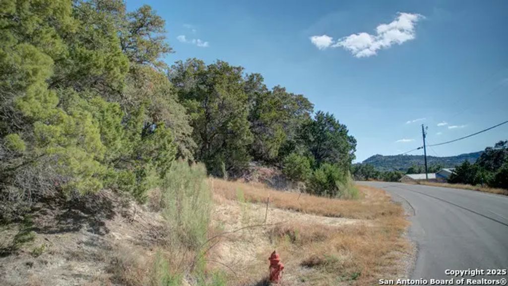 915/935 Five Oaks, Canyon Lake