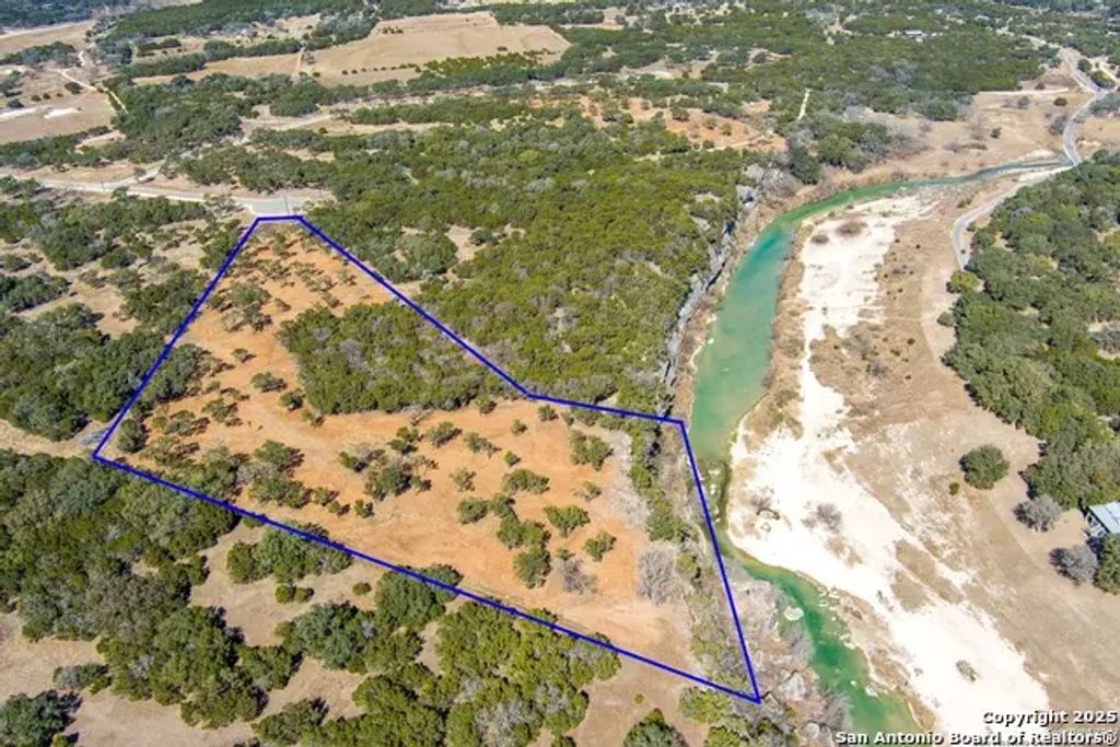 1246 Clearwater Canyon, Bandera